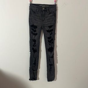 AMERICAN EAGLE SKINNY JEANS (VERY DISTRESSED)